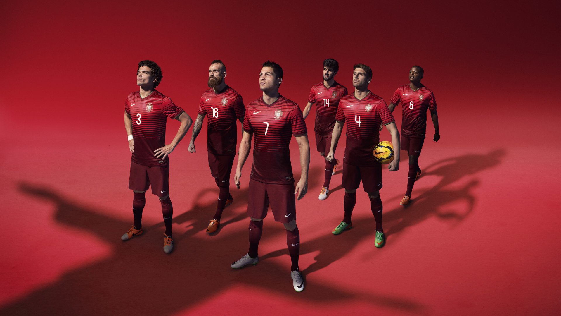 中国足球国家队技术动作规范训练扎实开展，中国足球国家队技术动作规范训练扎实开展