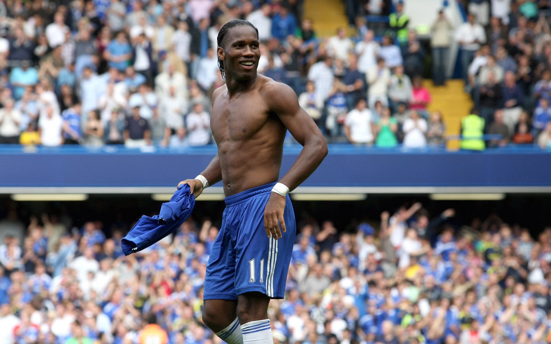 法兰克福边卫布朗成为豪门争夺对象，前景引人注目，法兰克福布丁